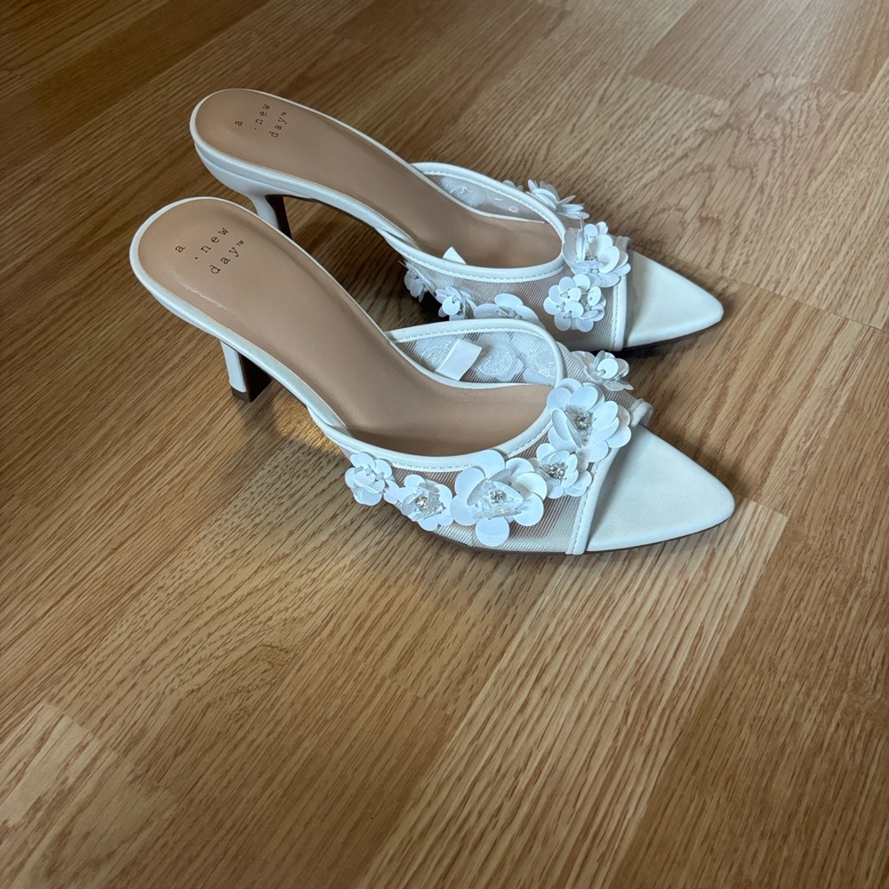 a new day White Floral Appliqué Pointed Toe Heeled Mules